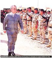 Il ministro della Difesa Parisi passa in rassegna le truooe Italiane in Iraq